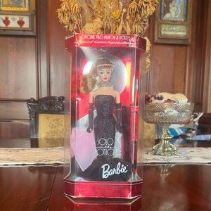 Mattel 1994 Solo in the Spotlight Reproduction Barbie Doll 1960 - Collector's